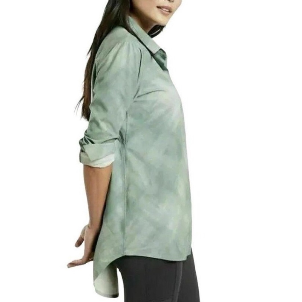 Athleta Green Urbanite Long Sleeve Collared Button